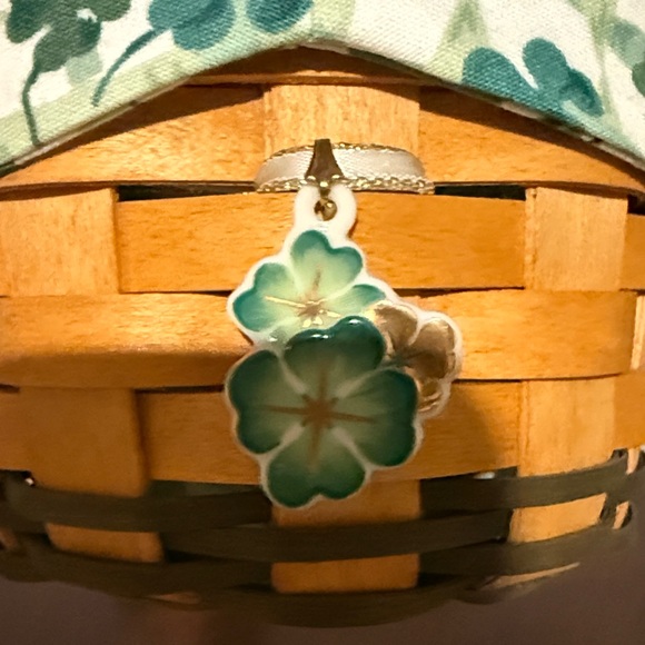Charming Woven Basket with Clover Design - Picture 3 of 3
